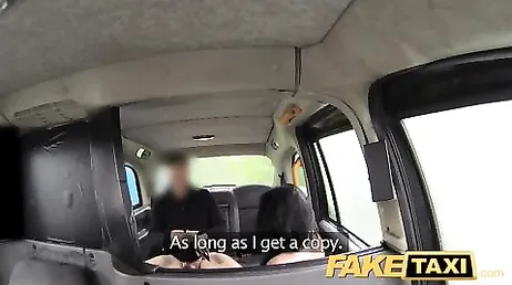 Taxi driver takes sexual advantage of a penniless foreign milf