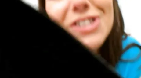 Ein POV im Büro für eine hässliche Frau, die hier arbeiten möchte