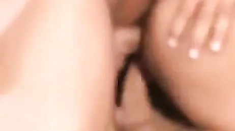 O avô e o filho que foderam a esposa gostosa juntos