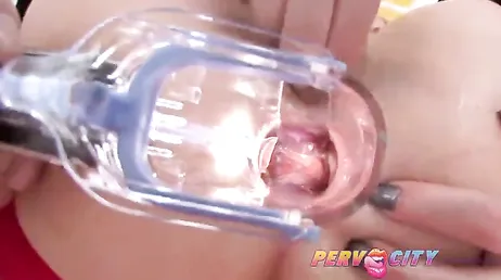Il culo della donna matura finisce per scoppiare con questo gran anal