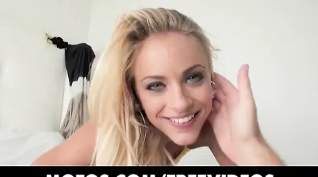 Det passar nästan inte min flickväns rumpa, men jag lyckas stoppa in det i henne