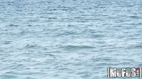 Orgie op het strand met twee zeer krachtige studentensletten
