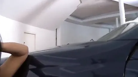 Ze kunnen de drang niet bedwingen en neuken midden op straat