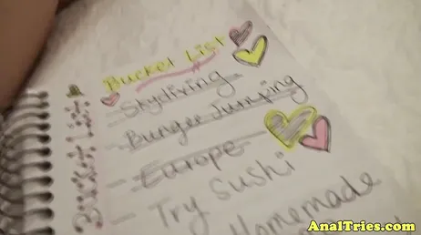 Meine Schwester macht ihre Hausaufgaben in einem Tanga, was für ein bösartiges Mädchen!