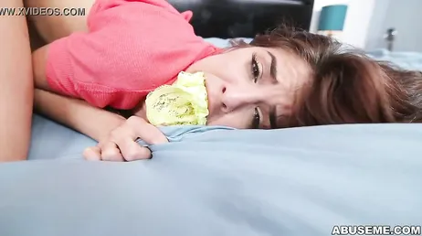 Abusing his young cousin, he splits her pussy in two, how painful!