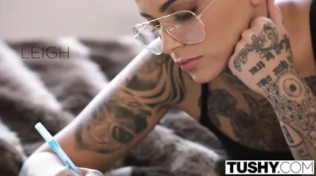 Mick Blue n'a aucune pitié, quelle belle baise anale pour cette fille tatouée