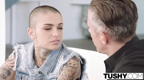 Mick Blue n'a aucune pitié, quelle belle baise anale pour cette fille tatouée