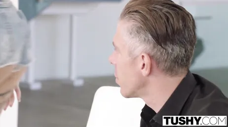 Mick Blue n'a aucune pitié, quelle belle baise anale pour cette fille tatouée