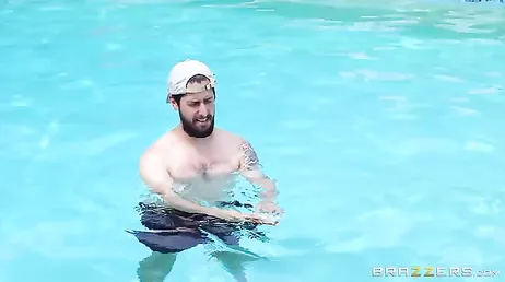 Si je rencontre mon voisin à la piscine, on finit toujours par baiser