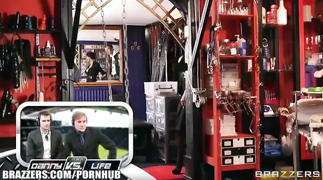 Så här dyker Tia Layne upp för att knulla Danny D