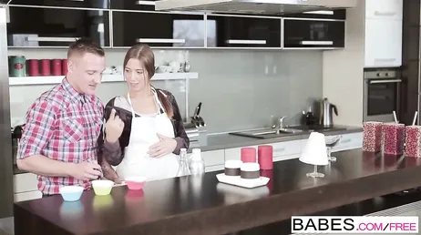 Acabei transando com minha namorada e minha sogra safada!