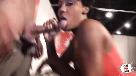Noemilk fucking hard in a show at the Levante Erotic Salon