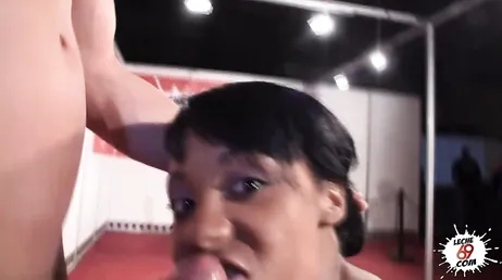 Noemilk fucking hard in a show at the Levante Erotic Salon