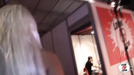 Noemilk fucking hard in a show at the Levante Erotic Salon