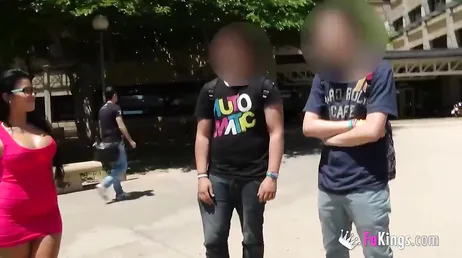 Spanische Amateurin fickt eine junge Studentin, Tania ist sehr versaut