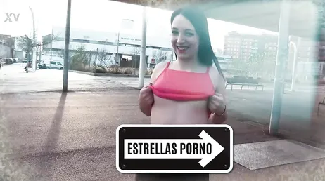 É assim que a atriz pornô espanhola Nora Barcelona passa em um trio