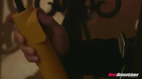 Abella Danger est maltraitée et baisée très fort, putain !!