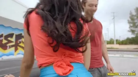 Vilken bra rumpa Maya Bijou har, det är normalt att jag lägger henne på alla fyra