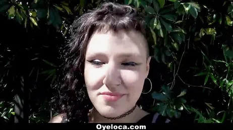 Cette jeune hipster se laisse enregistrer en train de baiser pour de l'argent