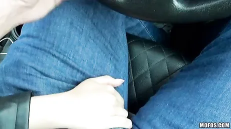 Prendiamo Zoe Doll in autostop e la portiamo a casa