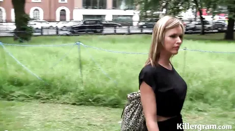 A quatre pattes, il le met dans sa chatte à l'hôtel, comme c'est vicieux...