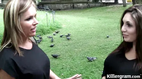 A quatre pattes, il le met dans sa chatte à l'hôtel, comme c'est vicieux...