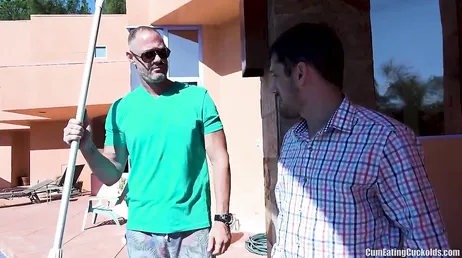 Das Interview mit dem Gärtner endet mit einem Dreier, was für ein Paar...