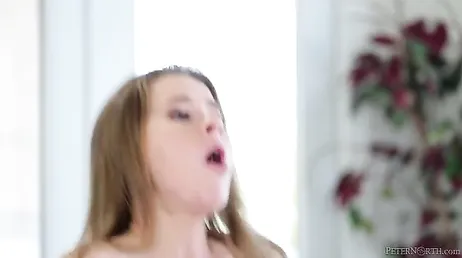C'est ma belle-soeur, je sais, mais elle est vraiment excitée...