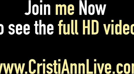 Guarda come lavorerà oggi la segretaria Cristi Ann!