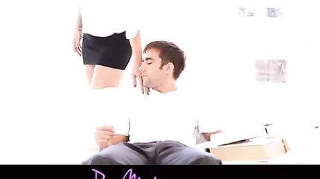 La profesora particular que le han puesto sus padres es un poco golfa