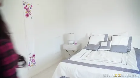 Skyla Novea, en annan som tycker om Keiran Lees stora kuk