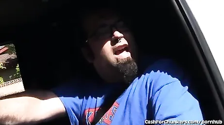 Sua zia ha delle tette tremende, lo fa arrapare moltissimo da scopare..