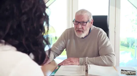 Wat een hoer en behulpzaam is mijn kleindochter: altijd overal op voorbereid
