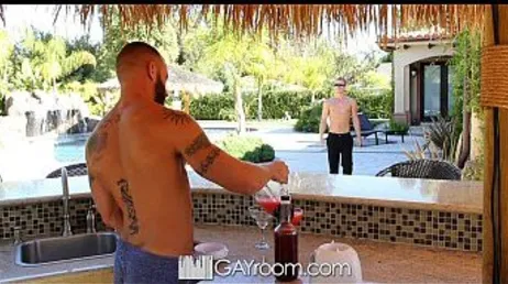 Sexe gay sur la terrasse, comme ces deux-là mangent des bites !