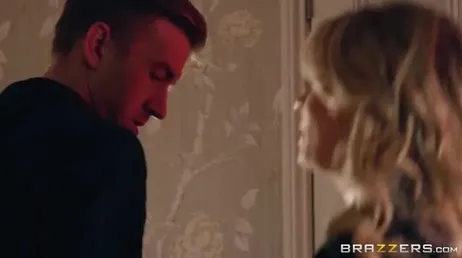 Giselle Palmer genießt es, wenn Danny D ihre gesamte Muschi frisst