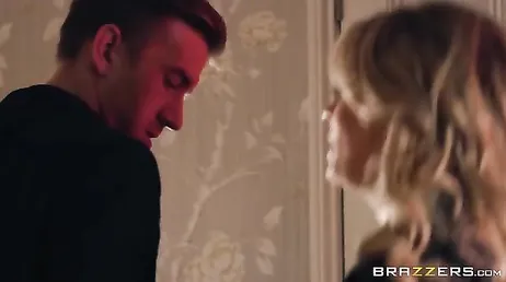 Giselle Palmer genießt es, wenn Danny D ihre gesamte Muschi frisst
