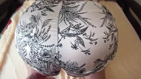Baiser ma femme à quatre pattes, quel gros cul elle a !