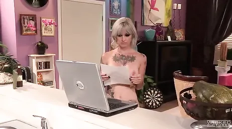 Sabrina Banks liebt es, von ihrem Schwager die Muschi geleckt zu bekommen