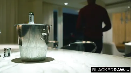 Droga, não sei como esses paus cabem na boca das vadias.