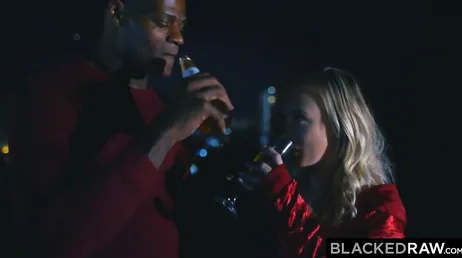 Droga, não sei como esses paus cabem na boca das vadias.
