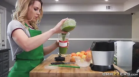 Cliente e garçonete começam a foder juntas, que lésbicas