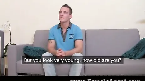 Jävla med den unge mannen som ska göra intervjun