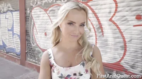 Victoria Pure se retrouve avec le cul cassé par ces bites !