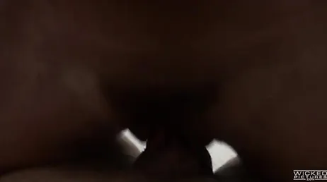 Il fait l'amour lors d'un entretien d'embauche, il le fait pour le travail.