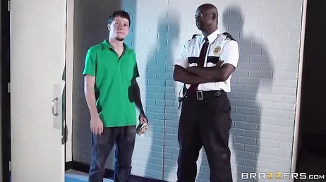 He fucks his wife in a face-to-face meeting in prison, what a fuck!