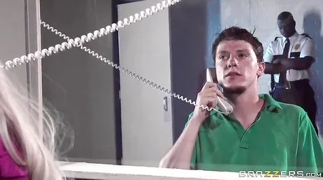 He fucks his wife in a face-to-face meeting in prison, what a fuck!