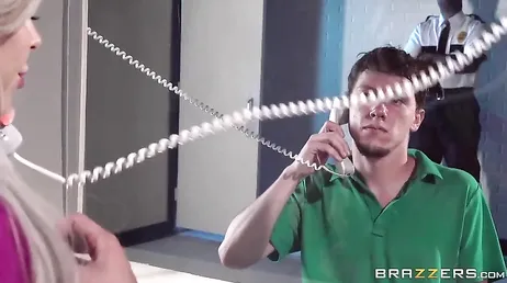 He fucks his wife in a face-to-face meeting in prison, what a fuck!