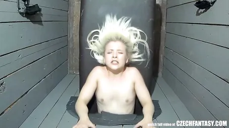 Uma boa e tremenda orgia em um Gloryhole, como eles se divertem!