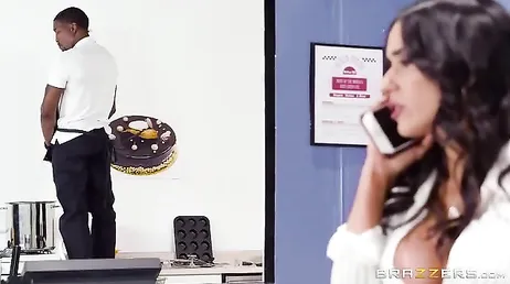 Meu funcionário é negro e tem um pau lindo, adoro ele me fodendo
