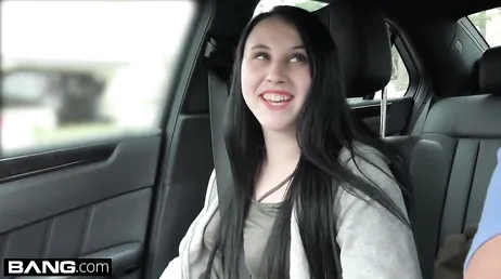 Es un poco fea, pero no veas lo cerda que llega a ser en el casting porno